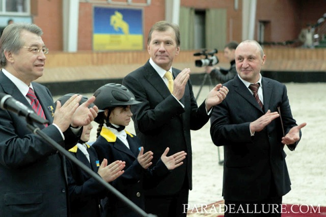 Власник конезаводу Валентин Нечипоренко (крайній праворуч) проводить турніри під патронатом Президента та губернатора Власник конезаводу Валентин Нечипоренко (крайній праворуч) проводить турніри під патронатом Президента та губернатора