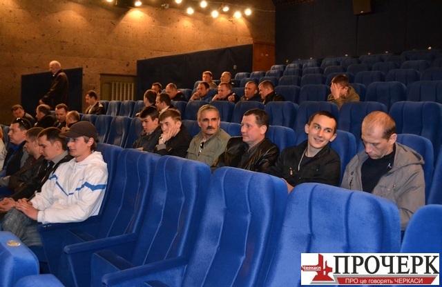 Зустріч колишніх затриманих із правоохоронцями та активістами. Фото з архіву Зустріч колишніх затриманих із правоохоронцями та активістами. Фото з архіву