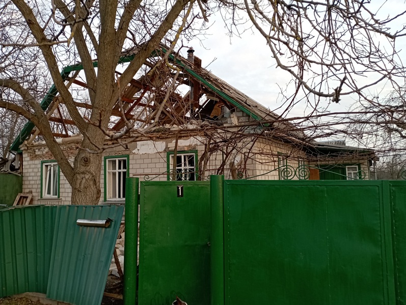 Після вибуху Вячеслав каже, що побіг до будинку, побачив крізь розбиті вікна, як дружина обіймає сина, заспокоює. Завдяки тому, що син сидів у кутку кімнати, розбите скло не поранило його. Після вибуху Вячеслав каже, що побіг до будинку, побачив крізь розбиті вікна, як дружина обіймає сина, заспокоює. Завдяки тому, що син сидів у кутку кімнати, розбите скло не поранило його.
