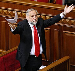 Юрій Кармазін обома руками за те, щоб змінити склад Верховної ради. Фото: Олександр Яловий (Комерсант) Юрій Кармазін обома руками за те, щоб змінити склад Верховної ради. Фото: Олександр Яловий (Комерсант)