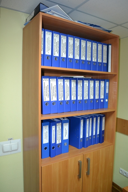 Після регіоналів залишилися цілі шафи документів. Фото надано народною самообороною Після регіоналів залишилися цілі шафи документів. Фото надано народною самообороною