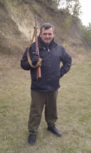 На світлині - Володимир Бондаренко під час зйомок фільму “Вони боролись до загину”. Черкащина, 2012 р. Світлина Валерія Тетерятника. На світлині - Володимир Бондаренко під час зйомок фільму “Вони боролись до загину”. Черкащина, 2012 р. Світлина Валерія Тетерятника.