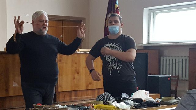 Навчання з тактичної медицини проводить лікар-хірург Вадим Козловський (зліва) Навчання з тактичної медицини проводить лікар-хірург Вадим Козловський (зліва)