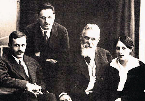 Левко Платонович Симиренко з дітьми Платон, Володимир, Тетяна 1910-ті роки