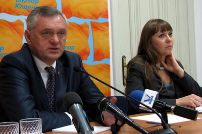 Cніжана Лисенко безумовний авторитет серед журналістів при попередній обласній владі. Чи впишеться вона зі своєю коректністю та професійністю у нову владну команду ? Cніжана Лисенко безумовний авторитет серед журналістів при попередній обласній владі. Чи впишеться вона зі своєю коректністю та професійністю у нову владну команду ?
