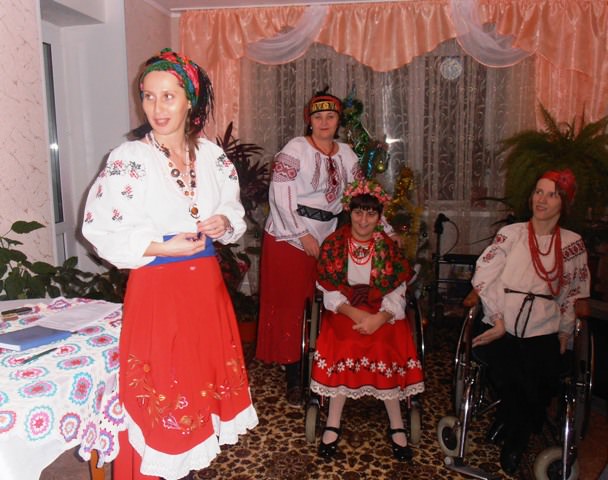 Батьки організовують вечорниці для своїх дітей Батьки організовують вечорниці для своїх дітей