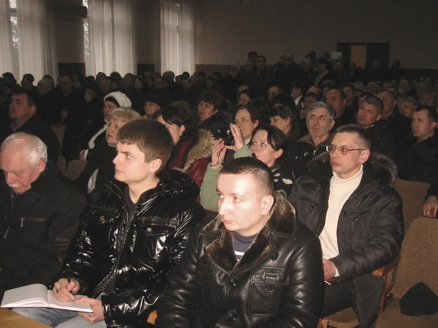 Зала Звенигородської райради була заповнена вщент Зала Звенигородської райради була заповнена вщент