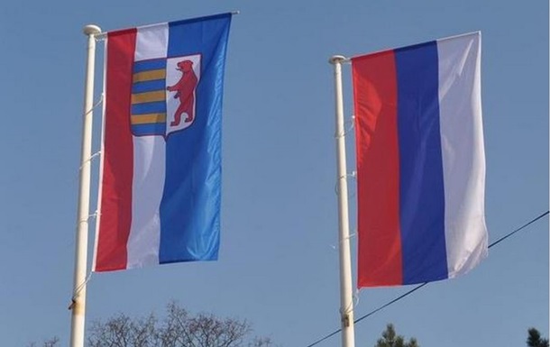 Зліва прапор „Сойму Підкарпатських русинів”, справа – Росії. Робіть висновки… Зліва прапор „Сойму Підкарпатських русинів”, справа – Росії. Робіть висновки…