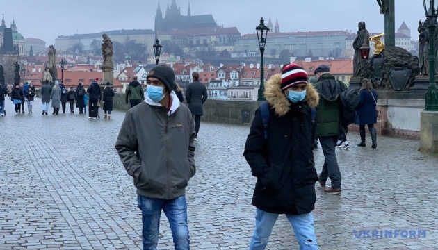 Пандемія COVID-19 виявила і поглибила нерівність серед населення та регрес у сфері захисту прав людини у Європі. Про це засвідчили висновки доповіді Комісії проти расизму Ради Європи за 2020 рік, переданої власному кореспонденту Укрінформу. Пандемія COVID-19 виявила і поглибила нерівність серед населення та регрес у сфері захисту прав людини у Європі. Про це засвідчили висновки доповіді Комісії проти расизму Ради Європи за 2020 рік, переданої власному кореспонденту Укрінформу.