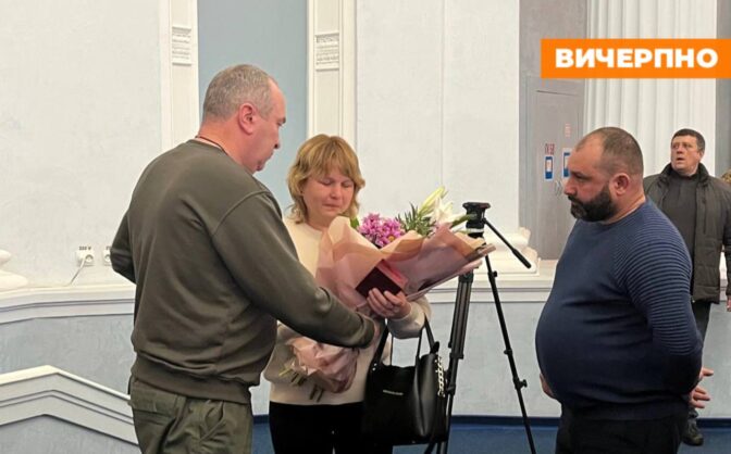 Сімʼям загиблих воїнів із Черкащини передали відзнаки