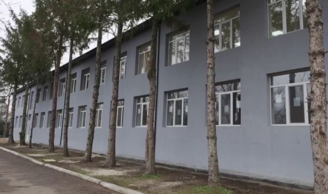 На Херсонщині відновили школу, яка постраждала після обстрілу рф. Скрин із відео 