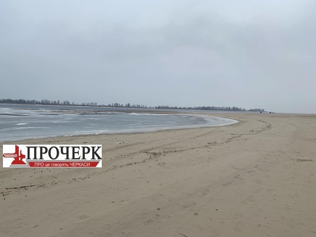 Річка Дніпро у межах Черкас станом на 1 березня