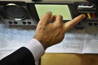 Кнопкодавам у Верховній Раді доводилося працювати цієї ночі за п'ятьох Кнопкодавам у Верховній Раді доводилося працювати цієї ночі за п'ятьох