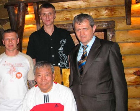 Зустріч Андрія Андрущенка (крайній справа) з Учителем в місті Золотоноша (архівне фото – 2009 рік) Зустріч Андрія Андрущенка (крайній справа) з Учителем в місті Золотоноша (архівне фото – 2009 рік)