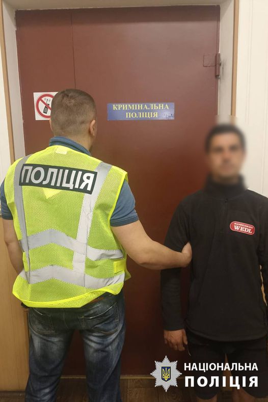 Уманські поліцейські затримали чоловіка, якого підозрюють у грабежі