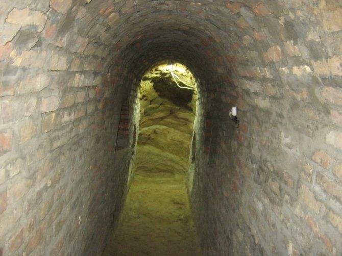 Печери, що копає священик