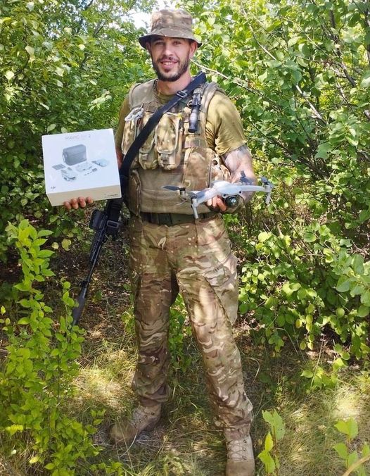 Майор «Полубог» знову в строю. Він дуже любить, коли українські безпілотники – новенькі, а російські – перетворені на брухт. Фото: Козацький край