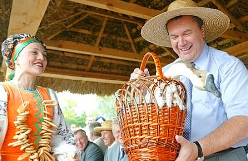 Віктор Янукович на Сорочинському ярмарку Віктор Янукович на Сорочинському ярмарку