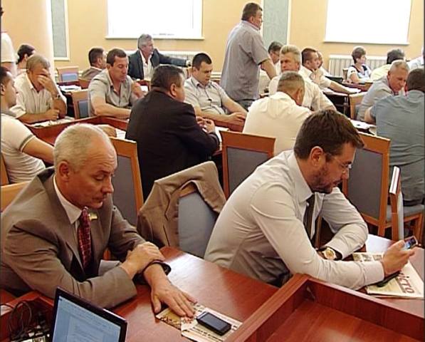 Віктор Беззубенко та Едуард Івакін - представники влади та Партіїї регіонів на сесії Черкаської міськради Віктор Беззубенко та Едуард Івакін - представники влади та Партіїї регіонів на сесії Черкаської міськради
