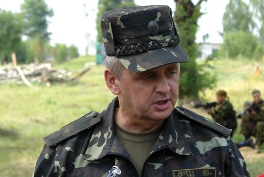 Генерал армії Віктор Муженко особисто очолив атаку своїх солдат проти терористів Генерал армії Віктор Муженко особисто очолив атаку своїх солдат проти терористів