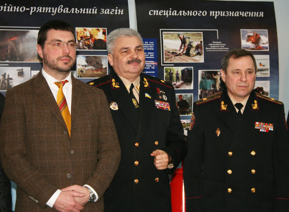 «Зразу хотів би зазначити, що членом Партії регіонів я не був, як не був і членом ніякої іншої партії, бо за статутом це не передбачено» «Зразу хотів би зазначити, що членом Партії регіонів я не був, як не був і членом ніякої іншої партії, бо за статутом це не передбачено»