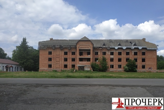 Для недобудови поблизу лікарні шукають інвестора