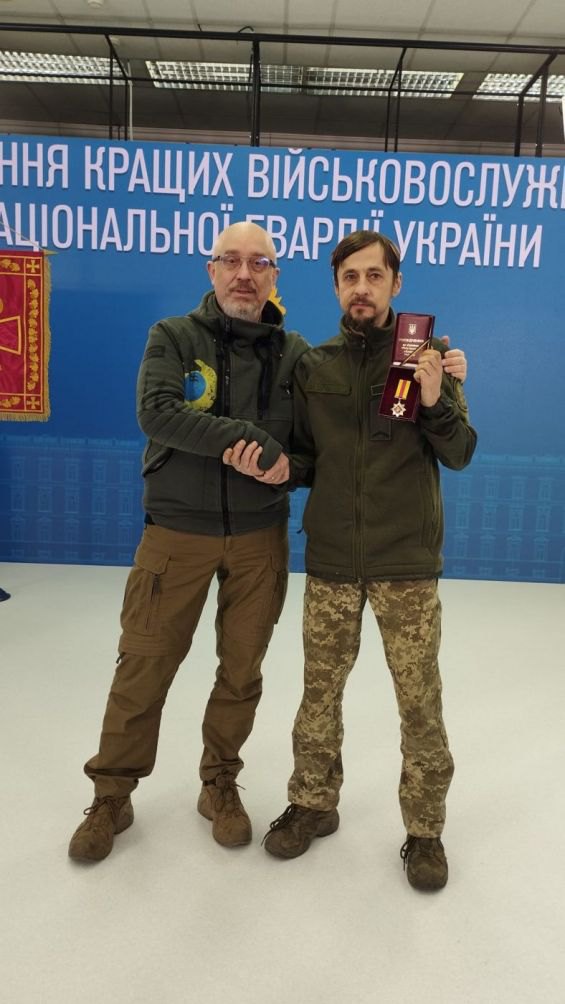 Міністр оборони України Олексій Резніков та військовий НГУ Роман Чорномаз