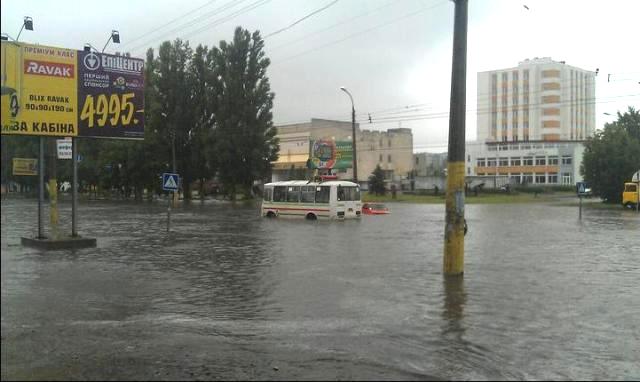 "Пазики" виявились найстійкішими проти стихії автобусами (фото - Федір Гонца)