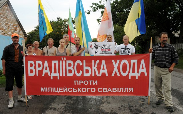 Учасники ходи наголошують, що їх мета не політика, а боротьба зі свавіллям правоохоронців Учасники ходи наголошують, що їх мета не політика, а боротьба зі свавіллям правоохоронців