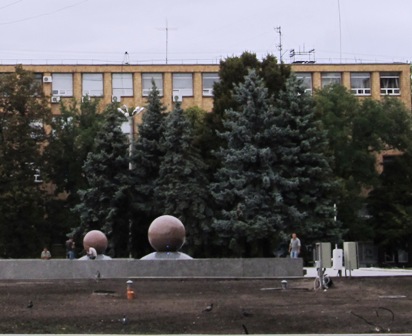Чиновник повідомив, що днями зустрівся з приватними організаціями, які хотіли б взяти участь в фінансуванні ремонтних робіт. Підрядник їм дасть рахунок, вони оплатять вартість… Чиновник повідомив, що днями зустрівся з приватними організаціями, які хотіли б взяти участь в фінансуванні ремонтних робіт. Підрядник їм дасть рахунок, вони оплатять вартість…