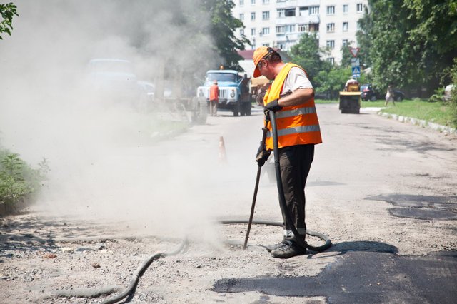 Власним коштом депутат профінансував частковий ремонт доріг на окрузі Власним коштом депутат профінансував частковий ремонт доріг на окрузі