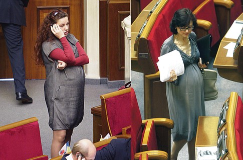 Фото ще вагітних депутаток Лесі Оробець та Ірини Горіної (зліва направо, фото - "Сегодня") Фото ще вагітних депутаток Лесі Оробець та Ірини Горіної (зліва направо, фото - "Сегодня")