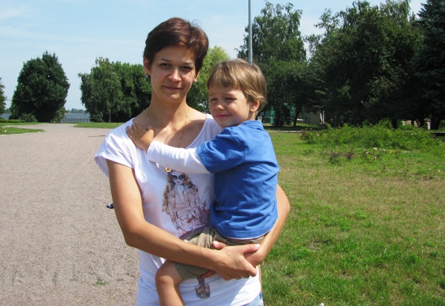 Черкащанка Ірина каже: коли бачить, як хтось смітить, завжди робить зауваження. До порядку привчає й свого сина, бо переконана: у тому, що діти ростуть хуліганами, винні батьки Черкащанка Ірина каже: коли бачить, як хтось смітить, завжди робить зауваження. До порядку привчає й свого сина, бо переконана: у тому, що діти ростуть хуліганами, винні батьки