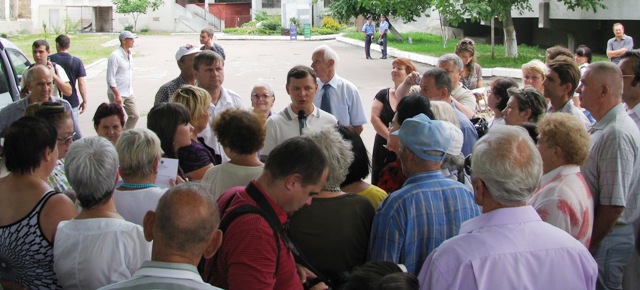 - Бачте, на базарах усі торгують, - киває у бік Центрального ринку - Бачте, на базарах усі торгують, - киває у бік Центрального ринку