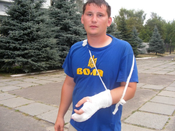 Як відомо, 6 липня в Черкасах міліція по-звірячому розправилася з опозицією. Так, було розгромлене наметове містечко, а Ігорю Сичову зламали руку Як відомо, 6 липня в Черкасах міліція по-звірячому розправилася з опозицією. Так, було розгромлене наметове містечко, а Ігорю Сичову зламали руку
