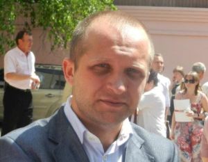 Поки керівництво опозиції розглядає звернення Костенка, Поляков може вважати себе єдиним кандидатом від опозиції… Поки керівництво опозиції розглядає звернення Костенка, Поляков може вважати себе єдиним кандидатом від опозиції…