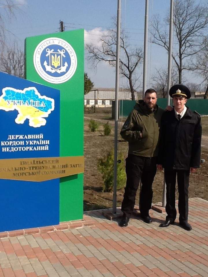 Олег Петренко зі старшим сином, коли він приймав присягу в Маріуполі Олег Петренко зі старшим сином, коли він приймав присягу в Маріуполі