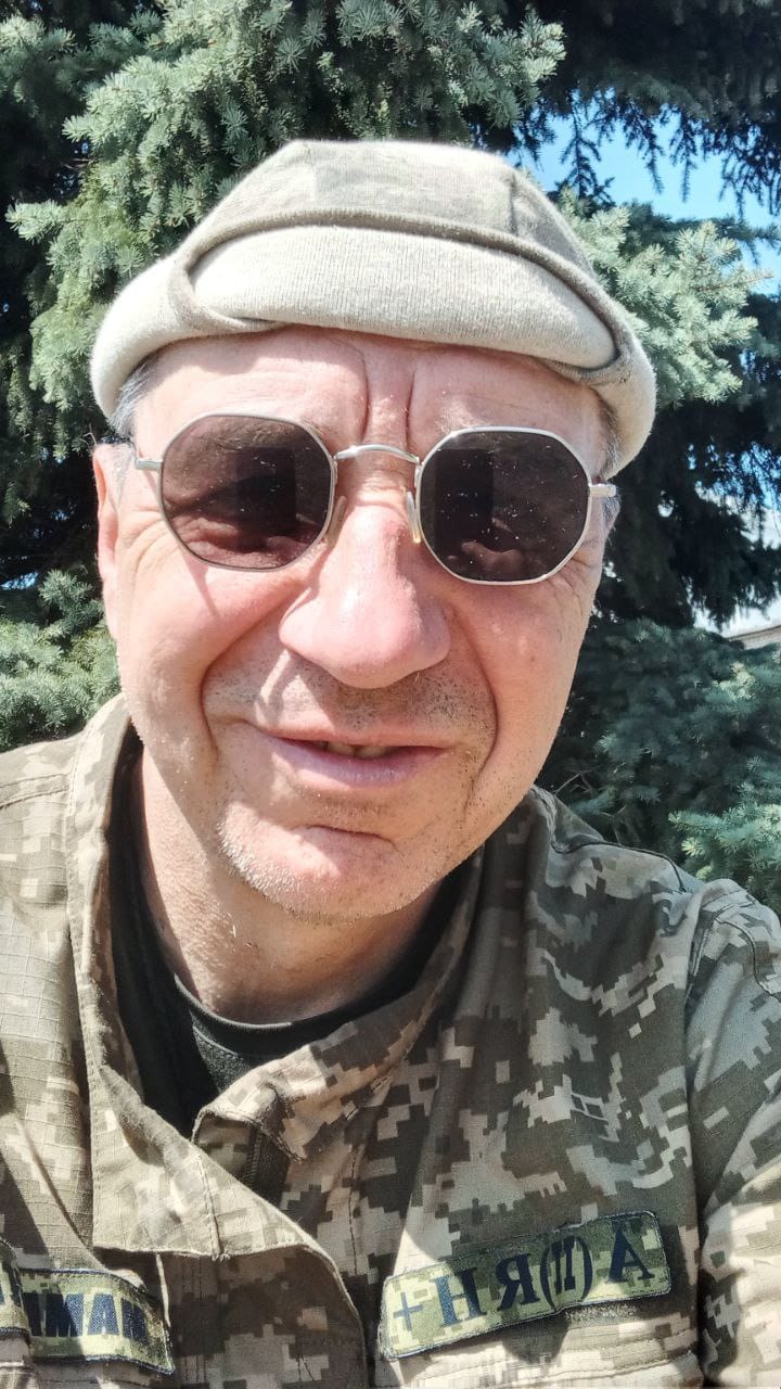 Солдат може звертатися і через місяць після травми щодо терапії. Але на власному досвіді можу сказати, що через місяць мені той психолог не буде потрібен. Мені вже потрібен буде або психіатр з медикаментозним лікуванням, або вже я сам викарабкаюся. Солдат може звертатися і через місяць після травми щодо терапії. Але на власному досвіді можу сказати, що через місяць мені той психолог не буде потрібен. Мені вже потрібен буде або психіатр з медикаментозним лікуванням, або вже я сам викарабкаюся.