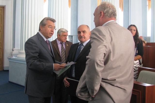 "Я найближчим часом перевірю усі оці медичні кошики і ваші соціальні продукти харчування, пане Корнієнко!" "Я найближчим часом перевірю усі оці медичні кошики і ваші соціальні продукти харчування, пане Корнієнко!"