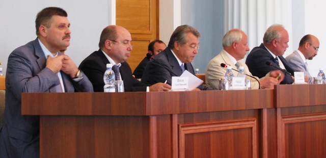 Губернатор - заступникам: "Або залишається заборгованість, або ви залишаєте посади"