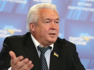 Регіонал Володимир Олійник просто пішов до сина на лінійку в київську школу Регіонал Володимир Олійник просто пішов до сина на лінійку в київську школу
