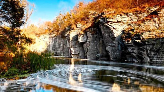 Буцький каньйон восени особливо красивий (фото: capricorn.com.ua) Буцький каньйон восени особливо красивий (фото: capricorn.com.ua)