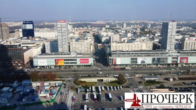 Вигляд із вікна ради міста Варшави, яка знаходиться в будівлі ПеКіНу Вигляд із вікна ради міста Варшави, яка знаходиться в будівлі ПеКіНу