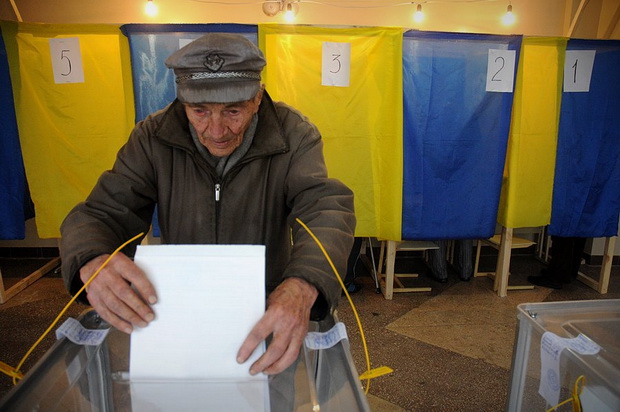 На дільниці активно приходили літні люди, а не молодь (фото Ігоря Єфімова) На дільниці активно приходили літні люди, а не молодь (фото Ігоря Єфімова)