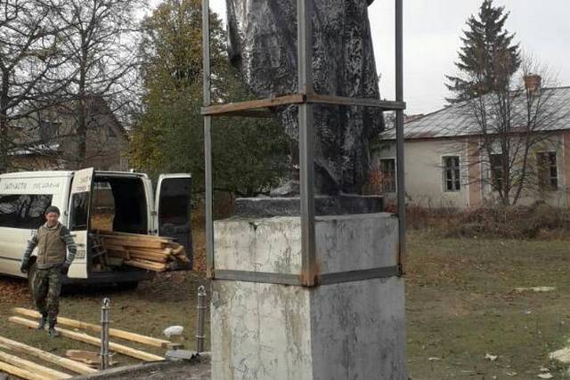 Роботи з відновлення скульптури вже завершено