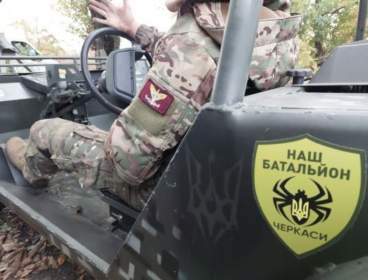 Чергова машина-баггі з Черкас вже на фронті - допомагає десантникам бити ворога на Донеччині Чергова машина-баггі з Черкас вже на фронті - допомагає десантникам бити ворога на Донеччині
