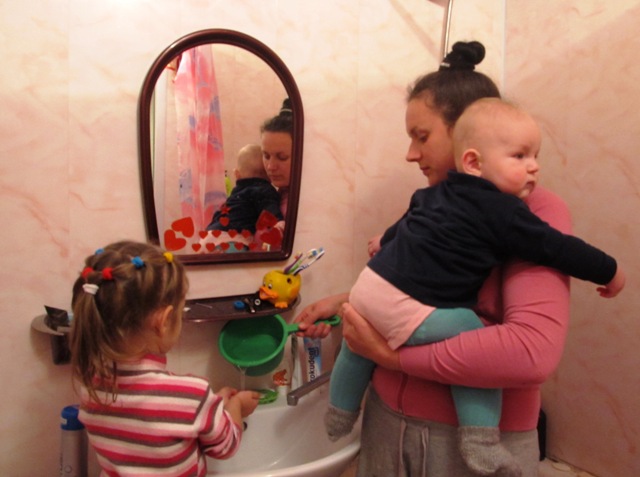Наталія Каузак: "Для малої дитини вода потрібна постійно, я не можу собі дозволити на щодень купувати памперси" Наталія Каузак: "Для малої дитини вода потрібна постійно, я не можу собі дозволити на щодень купувати памперси"