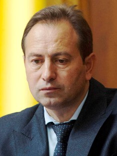 Експерти припускають як можливість висуватися Миколі Томенку по Золотоніському виборчому округу, так і включення його до виборчого списку "Батьківщини" Експерти припускають як можливість висуватися Миколі Томенку по Золотоніському виборчому округу, так і включення його до виборчого списку "Батьківщини"