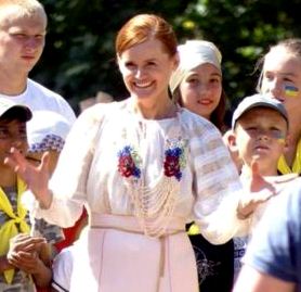 "Політики сьогодні не мають морального права закликати людей до якоїсь жертовності заради їхніх політичних амбіцій" "Політики сьогодні не мають морального права закликати людей до якоїсь жертовності заради їхніх політичних амбіцій"