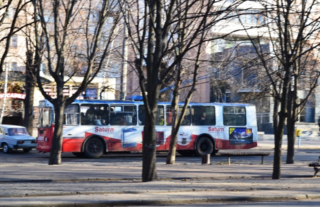 Частина пенсіонерів ще не сідає у тролейбуси з табличками "спеціальний". До грудня в них пільги не діяли Частина пенсіонерів ще не сідає у тролейбуси з табличками "спеціальний". До грудня в них пільги не діяли
